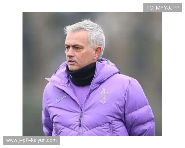 凯恩回做停稳后突分边线，热刺战术变化极快