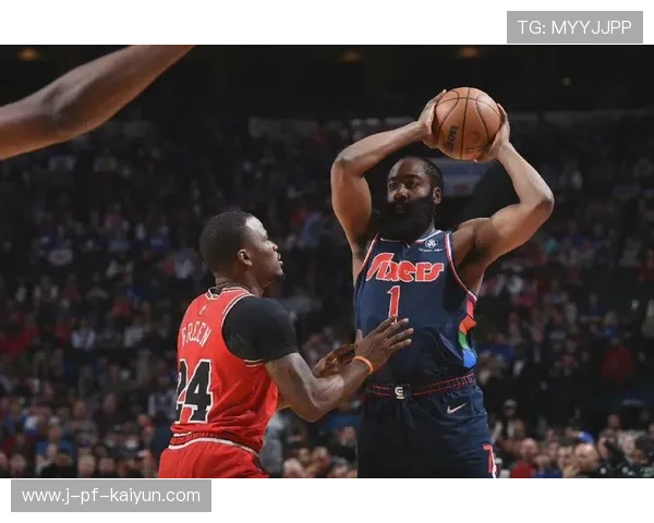 哈登高位突分制造空位投篮，76人紧咬比分